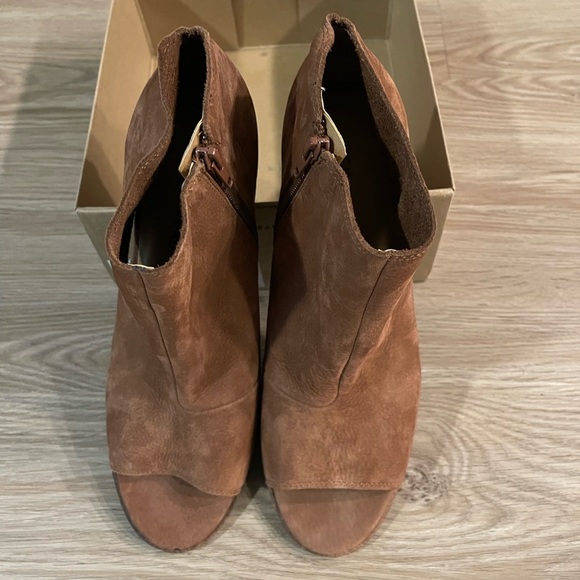 Lucky Brand booties - Picture 2 of 3